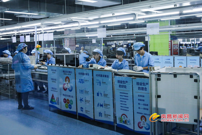 企业生产忙 信息电子技术服务助推高质量发展